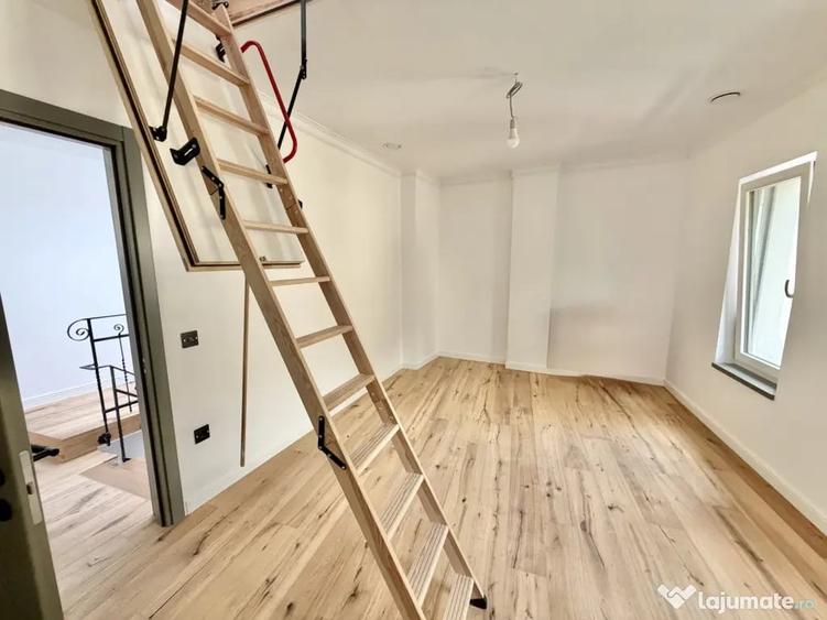 Casă cu 7 camere cu Teren 248 Mp în Romană