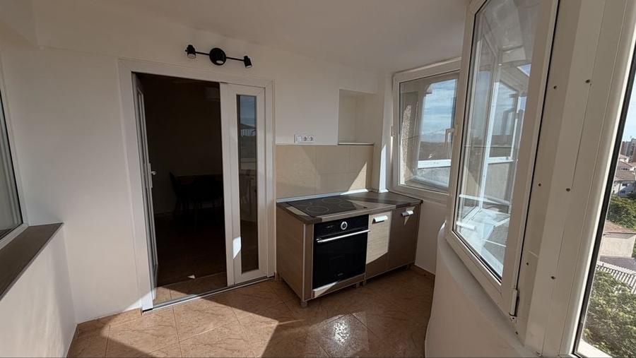 Apartament cu 3 camere decomandat în Rogerius