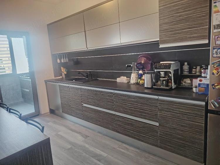 Apartament cu 4 camere decomandat în Teilor