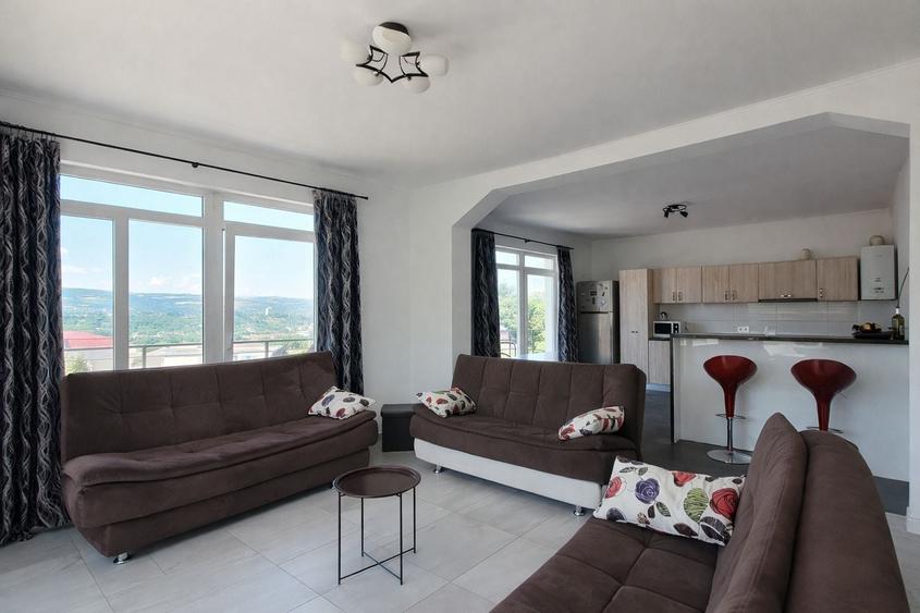Apartament cu 3 camere decomandat, mobilat în Zorilor