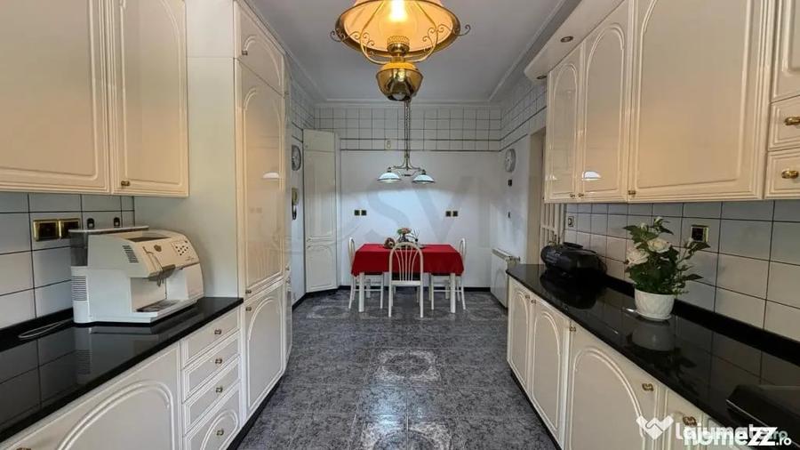 Casă cu 1 camere cu Teren 2800 Mp în Ferme