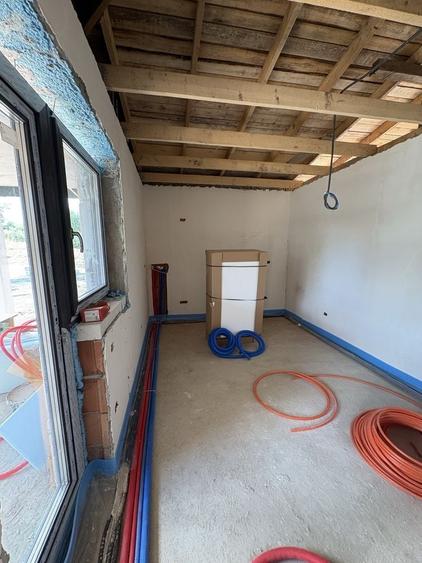 Casă cu 3 camere în Valea Adâncă