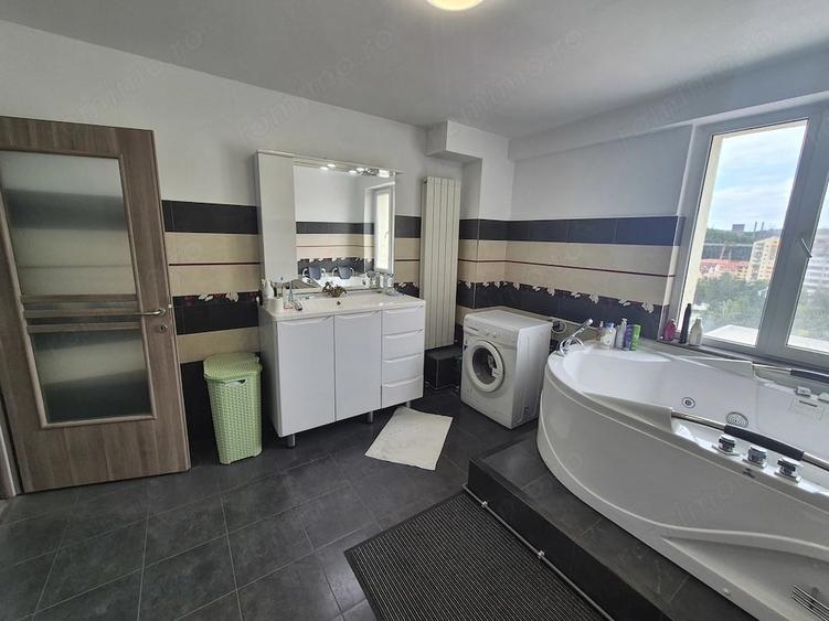 Apartament cu 3 camere decomandat în Centrul Civic