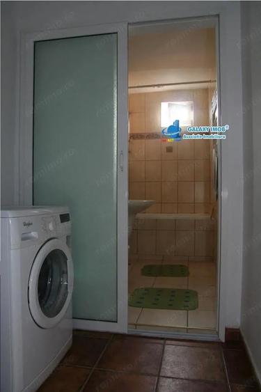 Apartament cu 3 camere semidecomandat în Drumul Taberei