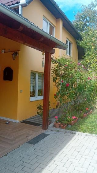 Casă cu 4 camere în Central