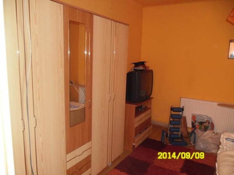 Apartament cu 3 camere semidecomandat în Aradul Nou