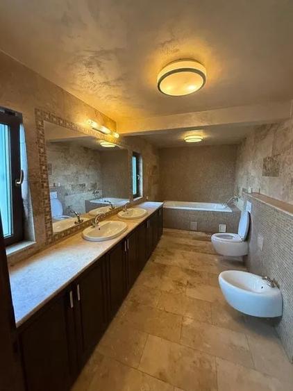 Casă individuală cu 7 camere cu Canalizare în Făget