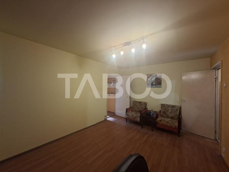 Apartament cu 2 camere semidecomandat, mobilat în Mihai Viteazul
