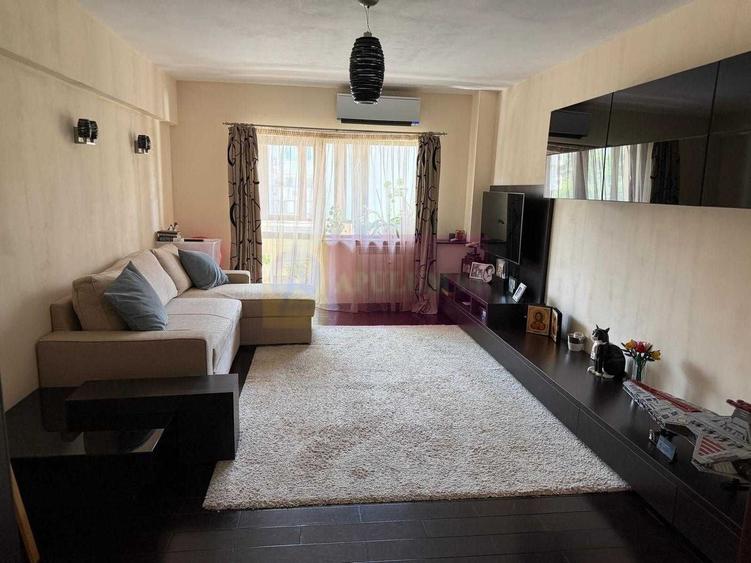 Apartament 4 camere bd Decebal stradal - 1