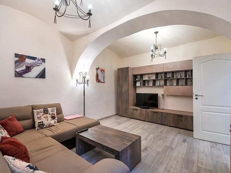 Apartament cu 2 camere decomandat, mobilat în Centrul Istoric