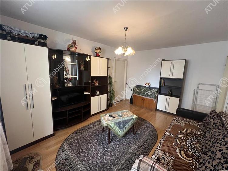 Apartament cu 3 camere semidecomandat, mobilat în Aeroport