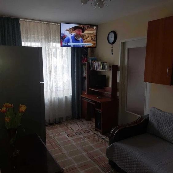 Apartament cu 3 camere semidecomandat, mobilat în Tătărași