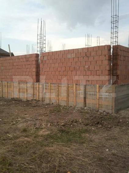 Casă cu 5 camere cu Teren 304 Mp în Mereni (Titu)