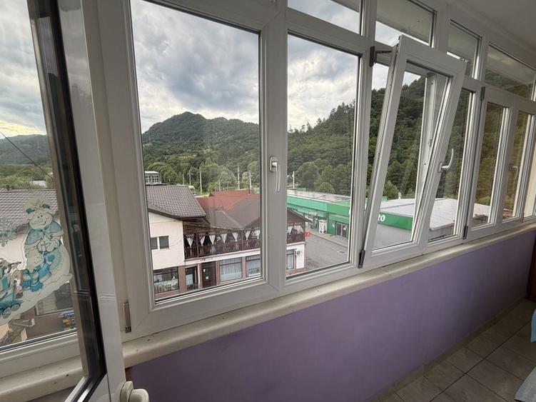 Apartament cu 4 camere semidecomandat în Central