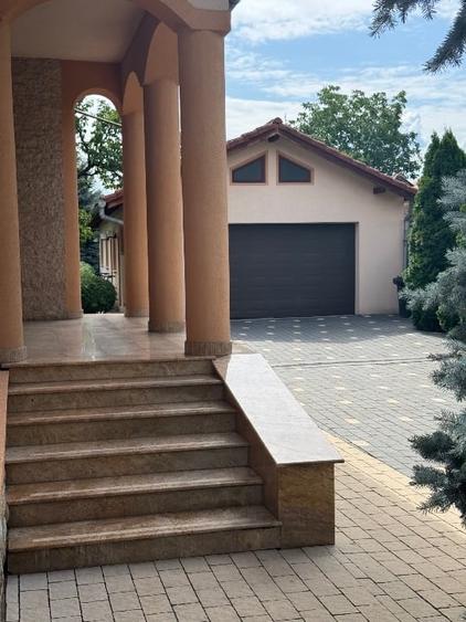 Casă individuală cu 8 camere cu Canalizare în Ultracentral
