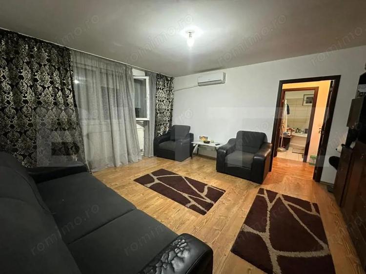 Apartament cu 3 camere semidecomandat în Rovine