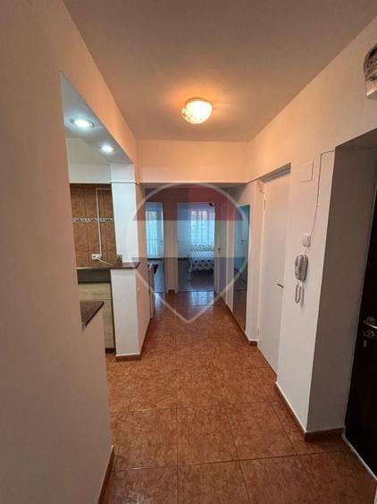 Apartament cu 3 camere decomandat, mobilat în Bucur Obor