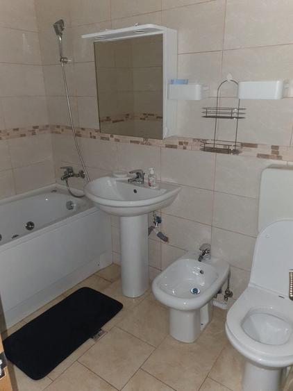 Apartament cu 3 camere decomandat în Ciritei