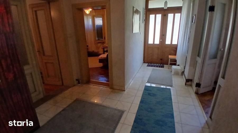 Casă cu 3 camere cu Teren 1442 Mp în Central