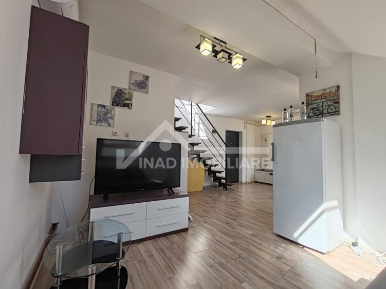Apartament cu 3 camere semidecomandat, mobilat în Zorilor