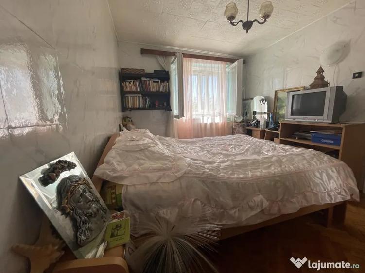 Apartament cu 3 camere semidecomandat în Ultracentral