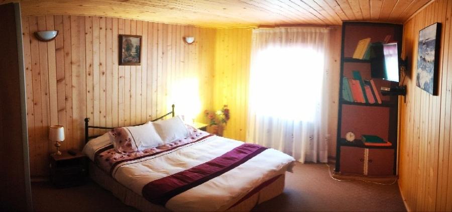 Casă individuală cu 5 camere cu Garaj în Siriu