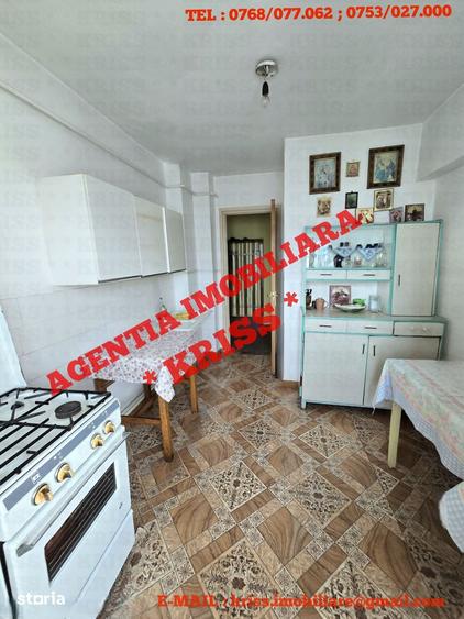 Apartament cu 3 camere decomandat în Găvana