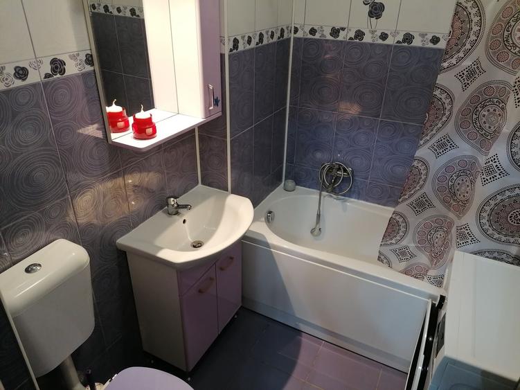 Garsonieră decomandată în Vest