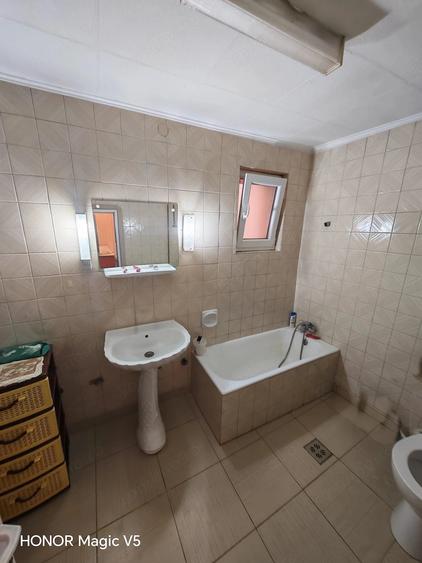 Casă cu Teren 790 Mp în Ghiroda