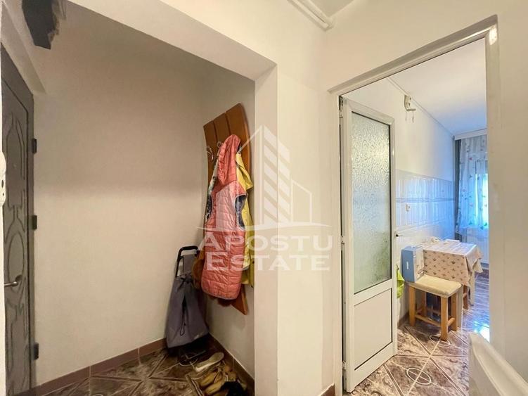 Apartament cu 2 camere semidecomandat, mobilat în Aurel Vlaicu