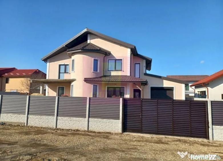 Casă cu 5 camere cu Teren 576 Mp în Săbăreni