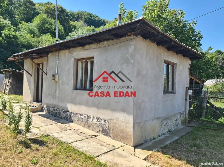 Casă cu 2 camere cu Teren 250 Mp în Poiana