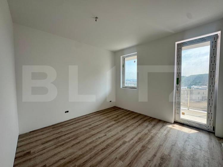 Penthouse cu 3 camere decomandat, mobilat în Florești