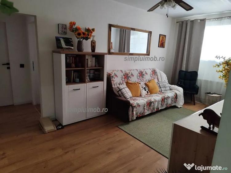 Apartament cu 3 camere semidecomandat în 1 Decembrie 1918