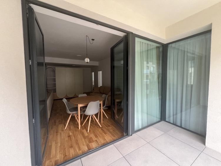 Apartament cu 3 camere semidecomandat în Central