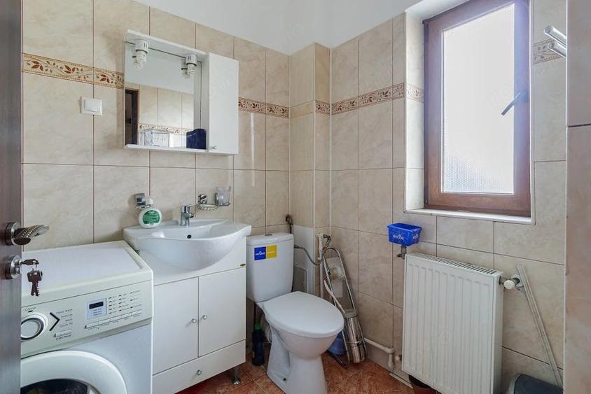 Casă cu 4 camere cu Teren 186 Mp în 1 Decembrie