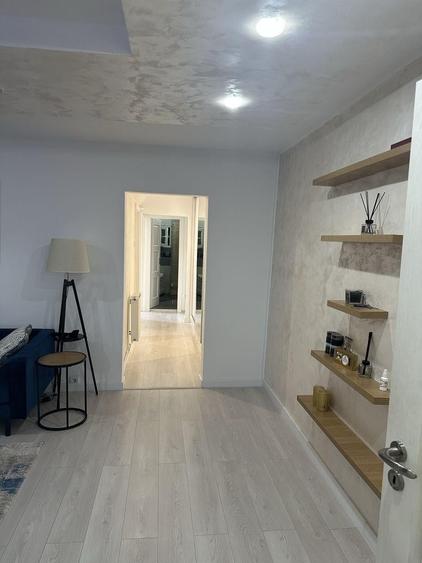 Apartament cu 3 camere decomandat, mobilat în Central