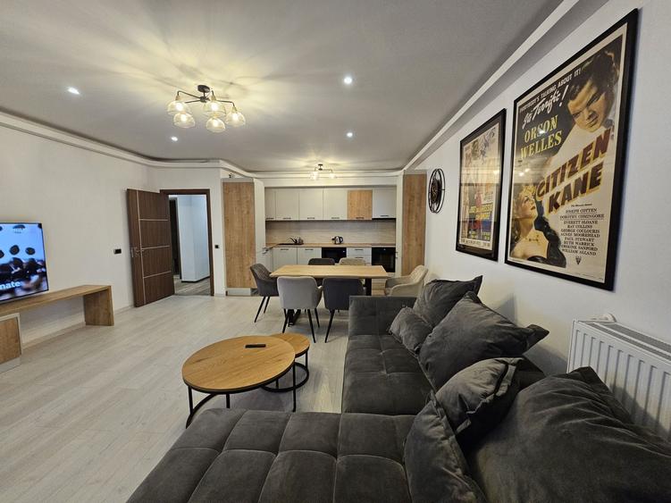 Apartament cu 2 camere decomandat în Tractorul