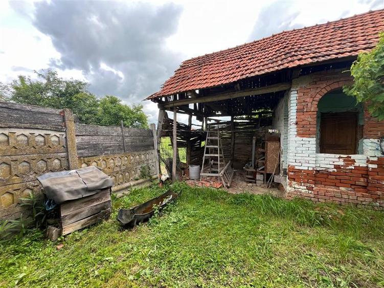 Casă individuală cu 3 camere cu Teren 1699 Mp în Honorici