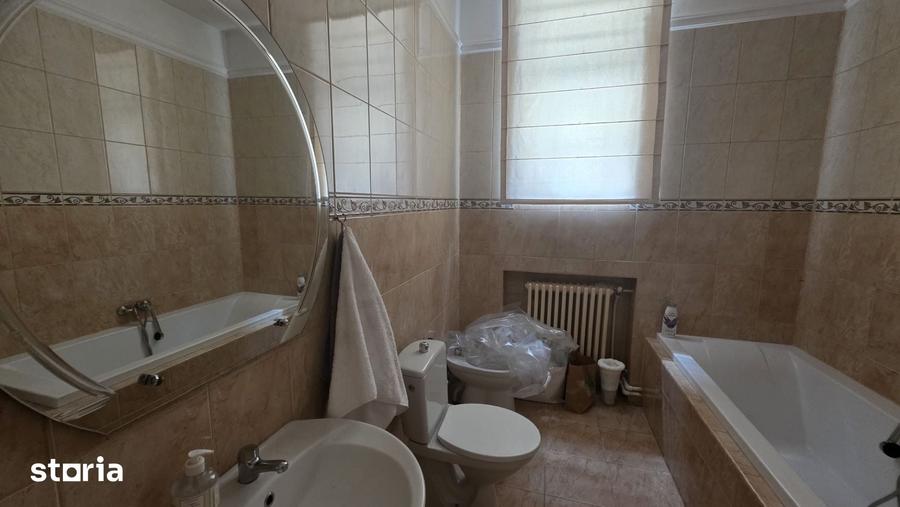 Apartament cu 5 camere în Eminescu