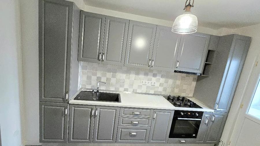 Apartament cu 3 camere decomandat în Trivale