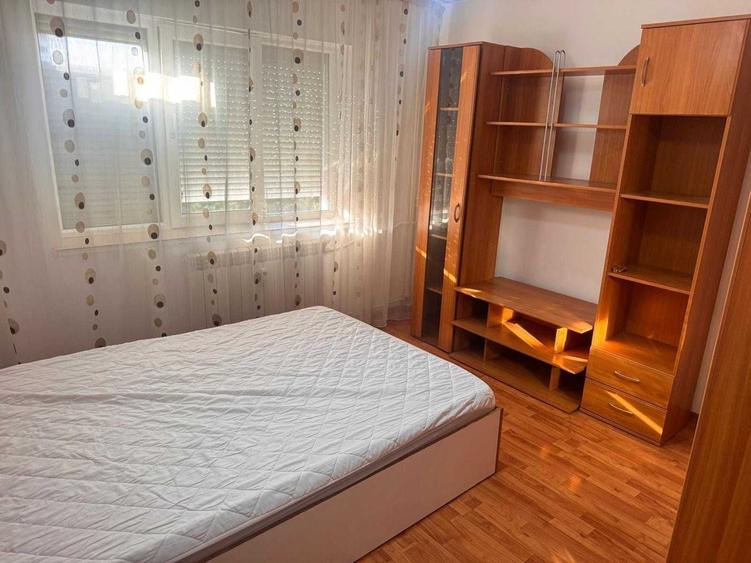 Apartament cu 2 camere semidecomandat în Craiovița Nouă