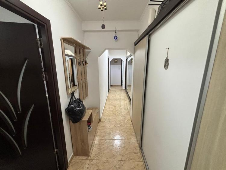 Apartament cu 3 camere decomandat, mobilat în Berceni