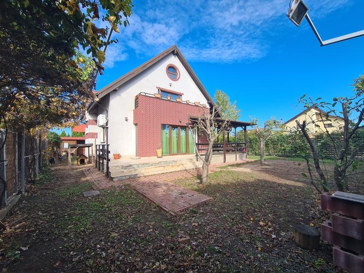Casă individuală cu 5 camere cu Canalizare în Odăi