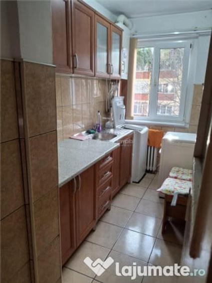 Apartament cu 2 camere semidecomandat în Micro III