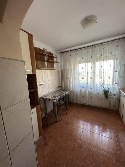 Apartament cu 3 camere semidecomandat în Lotus