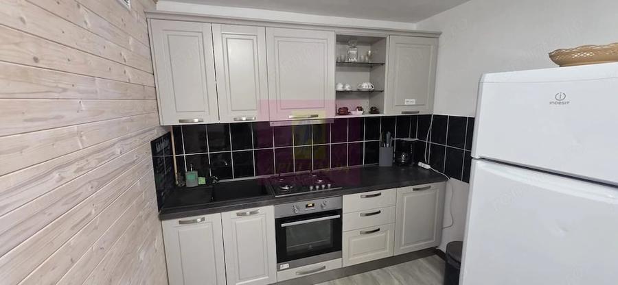 Casă cu 8 camere cu Teren 400 Mp în Zamora