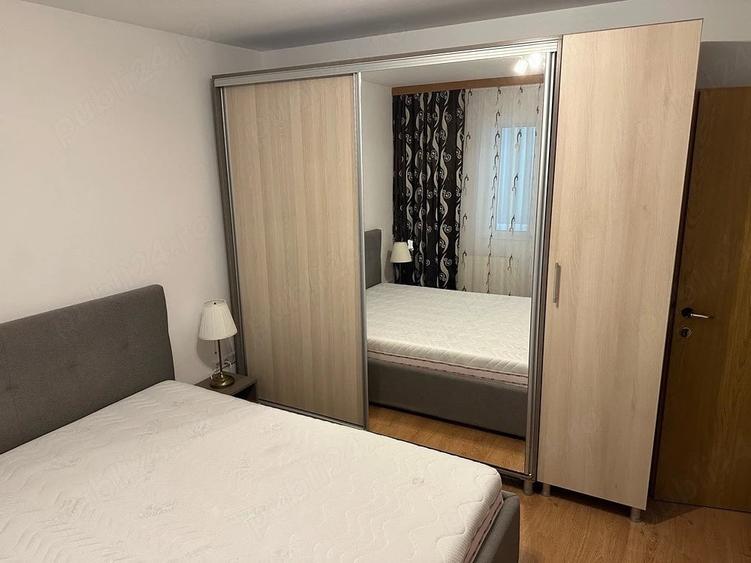 Apartament cu 3 camere decomandat în Girocului