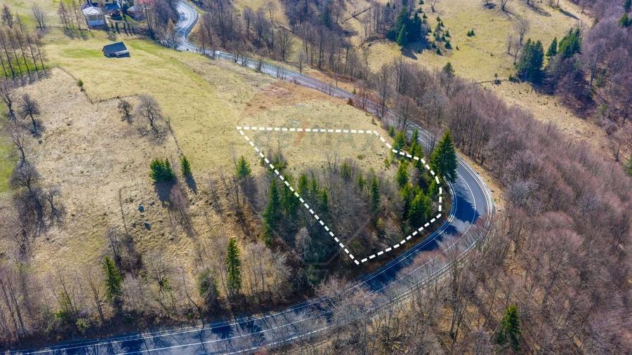 Teren Construcții intravilan de 2000 mp, în Fundata
