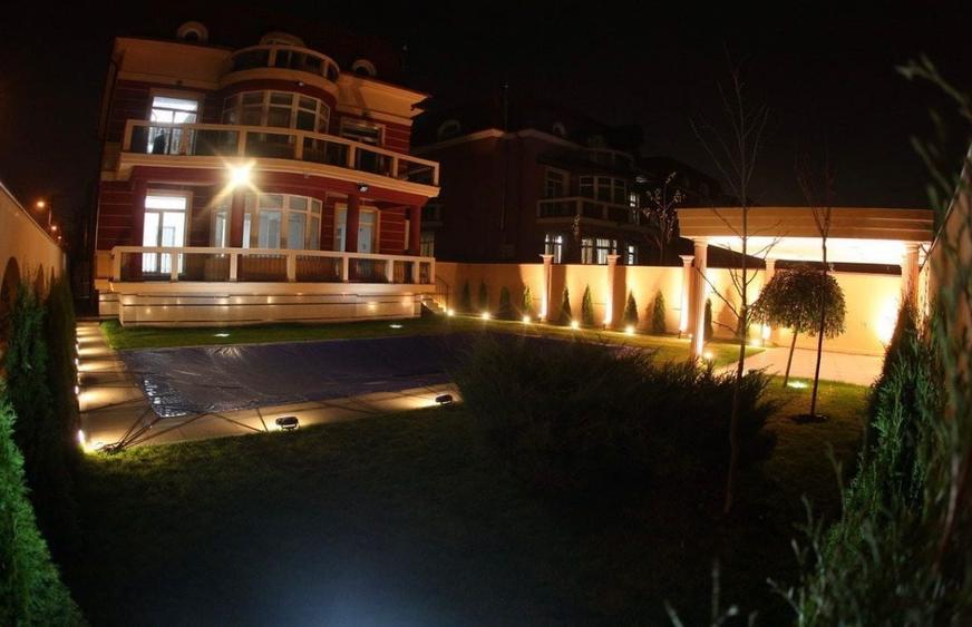 Casă individuală cu 8 camere cu Canalizare în Herăstrău